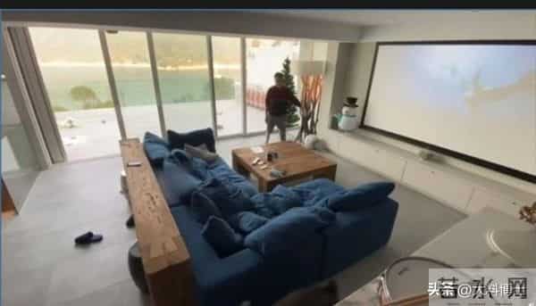 陈伟霆爱人北京豪宅晒照,何穗产后腰细身瘦,陈妈妈来京看孙子