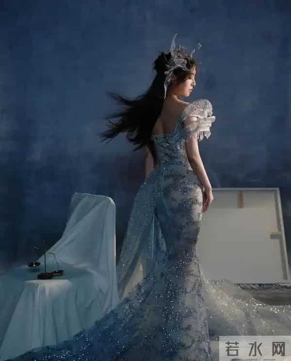 张含韵原来这么美,原以为她是甜妹 没想到身材如此丰腴