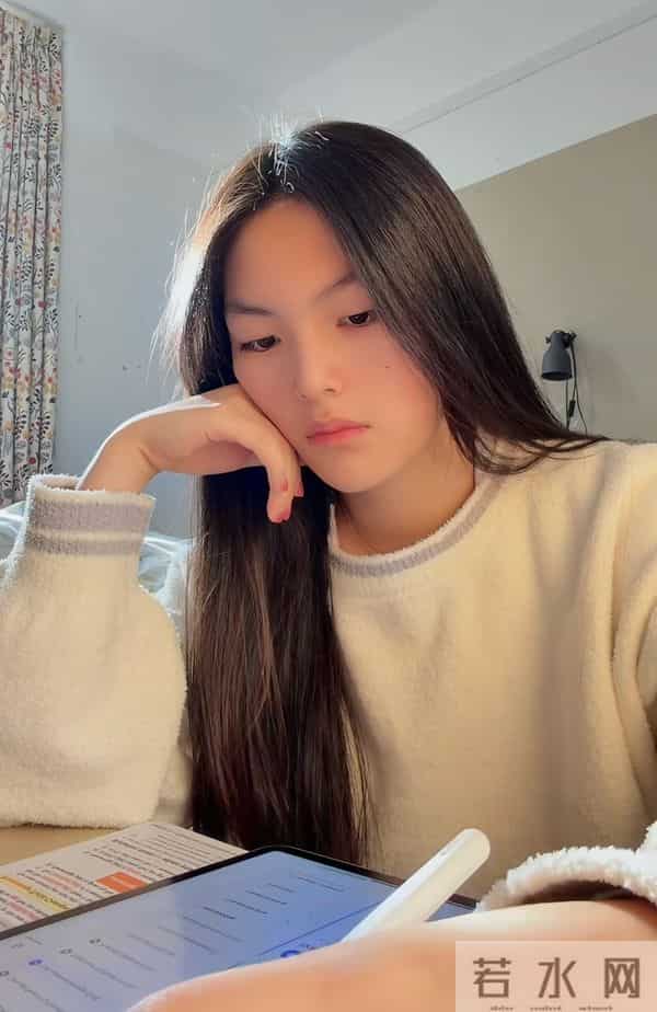 16岁王诗龄晒留学日常,住宿舍周末还在学习,瘦下来五官好像李湘