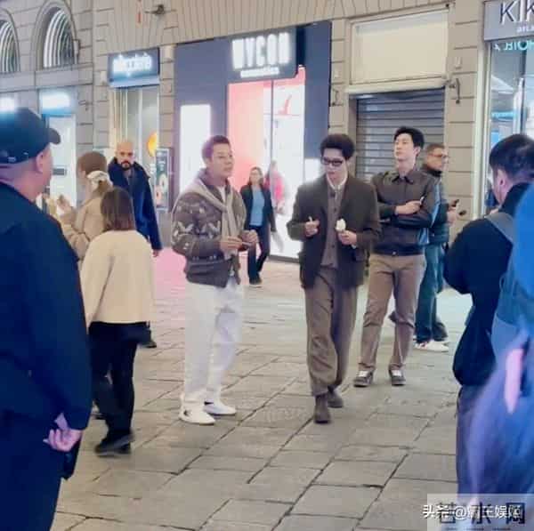 陈伟霆现身谢霆锋演唱会现场,侧颜逆天,霍汶希看得都犯花痴了