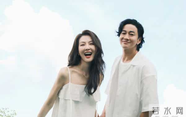 50岁何润东晒夫妻写真，与林姵希高甜撒糖，林姵希气质出众似明星