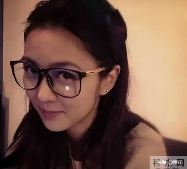 44岁薛凯琪未婚未育,曾抑郁轻生 “卖身救父”的她如今走了上坡路