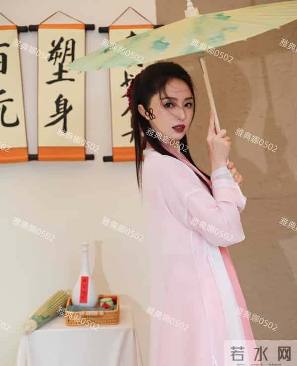 董璇自从二婚后状态肉眼可见的回春了,白蛇造型妩媚不输王祖贤!