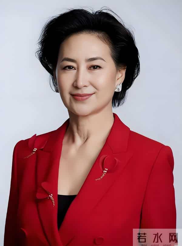 何猷君也没想到，自己63岁的大姐何超琼，竟还能再为赌王家族争光