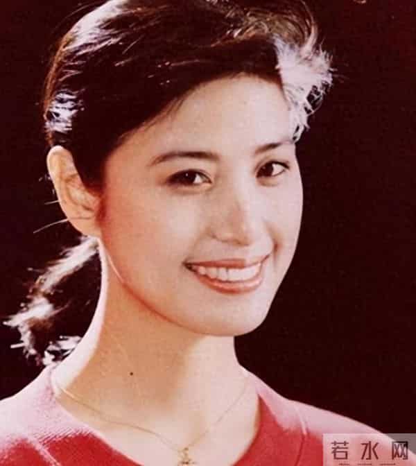 前夫坚持丁克她无奈离婚,51岁再婚后生下一儿一女,如今生活幸福