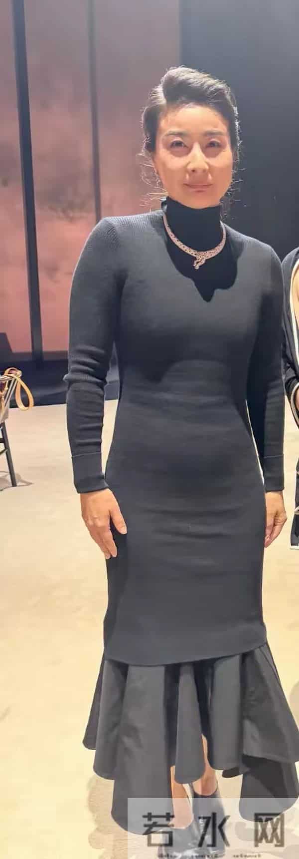 这一夜,巩俐头发白了,朱珠和卡地亚高层跳舞,郭晶晶盘发贵气