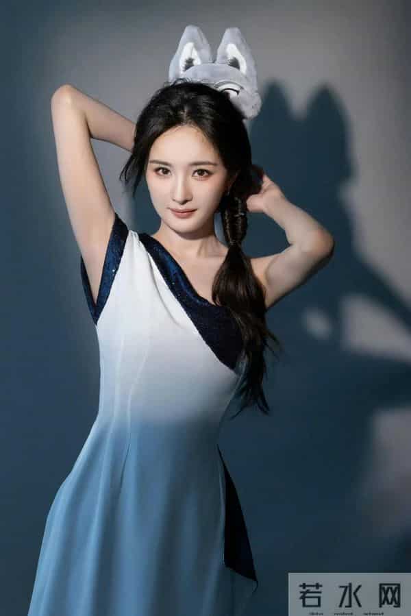 纤纤玉足的杨幂谁看谁迷糊