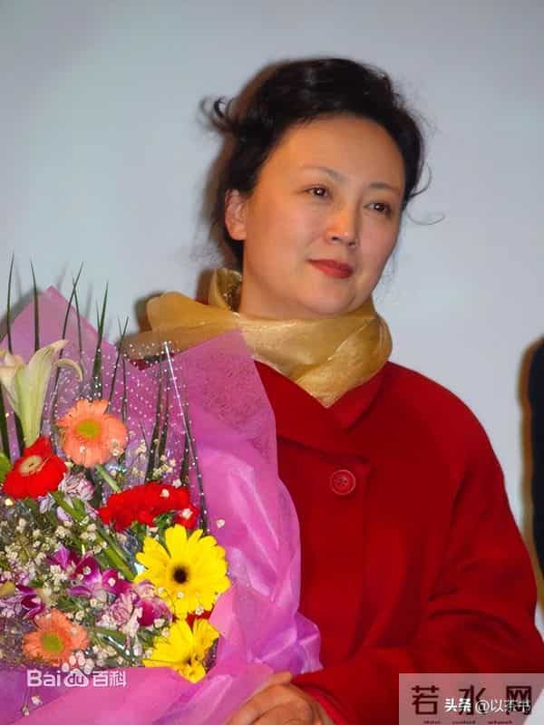 她与军官丈夫恩爱46年零绯闻,如今68岁直面衰老,比扮嫩惊艳