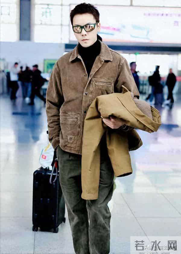 陈伟霆现身谢霆锋演唱会现场,侧颜逆天,霍汶希看得都犯花痴了