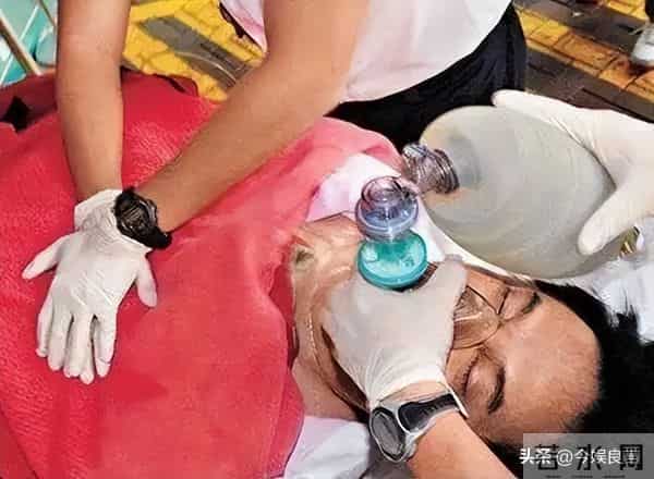 李连杰“脱衣辟谣”上热搜：没换过心脏！揭开“一夜回春”的秘密