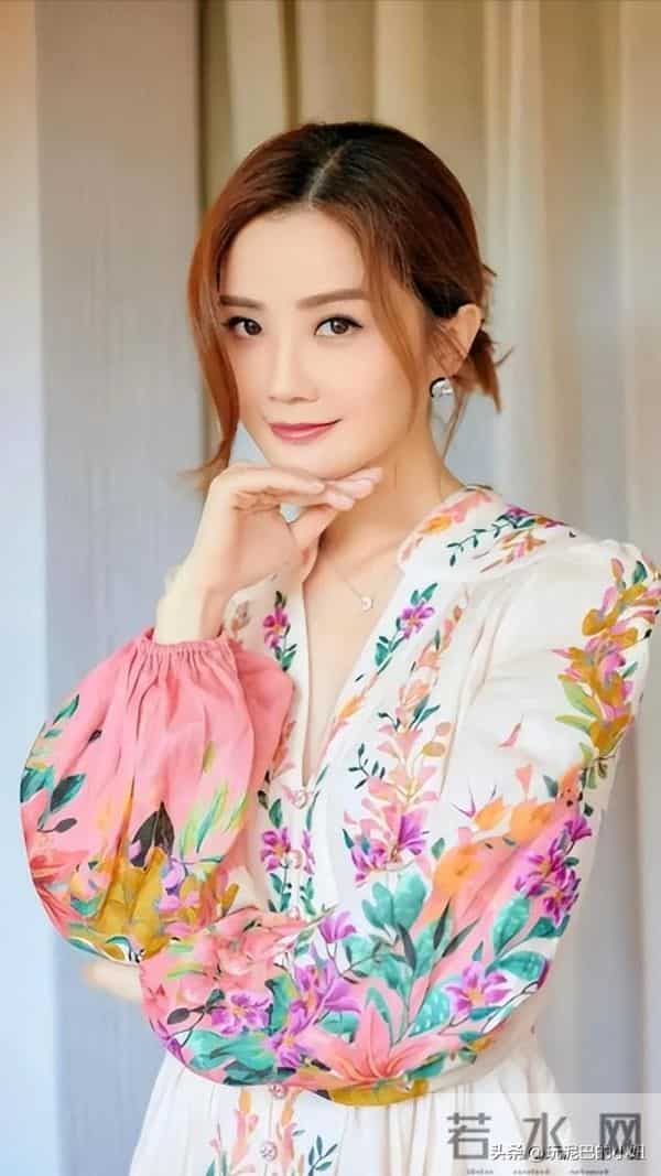 喜讯!蔡卓妍终于迎来新恋情,和小10岁健身教练正在热恋