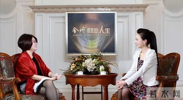 富商周旭辉：44岁娶小12岁女星童蕾，获刑3年后，妻女过得如何？