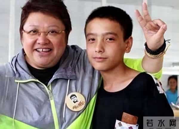 贪污上亿、假慈善?被实名举报的韩红,如今因一个动作被质疑人品