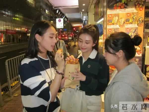 甘比和情敌在较劲，给17岁女儿生日过于低调了！