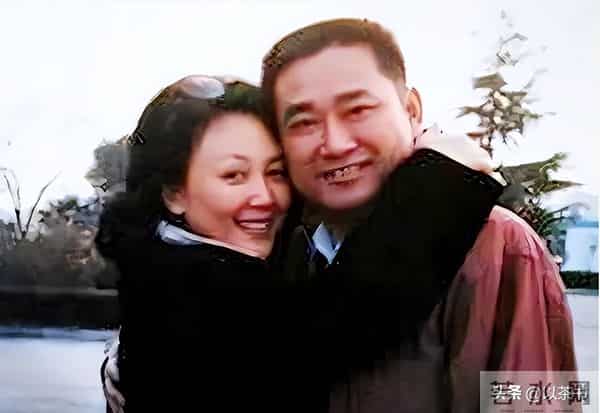 她与军官丈夫恩爱46年零绯闻,如今68岁直面衰老,比扮嫩惊艳