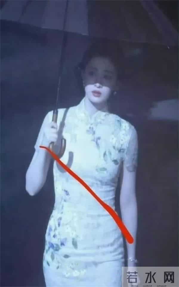 王楚然这身旗袍是不是做小了一码,太紧身了,不过是真显身材