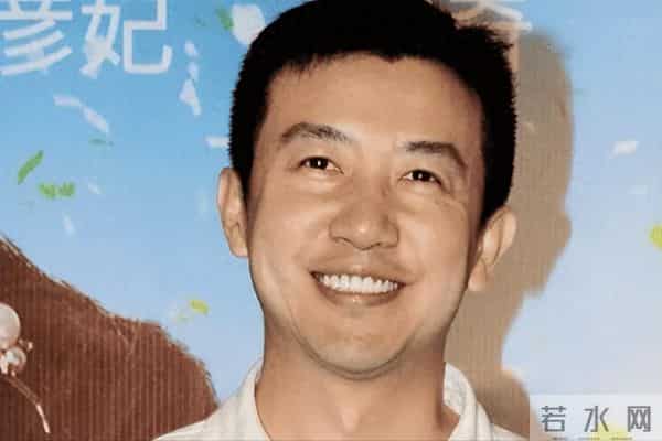 梅婷养他6年，李小冉为他流产2次，今娶小15岁娇妻，鄢颇凭什么？