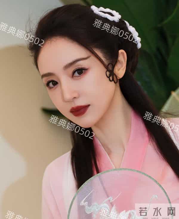 董璇自从二婚后状态肉眼可见的回春了,白蛇造型妩媚不输王祖贤!