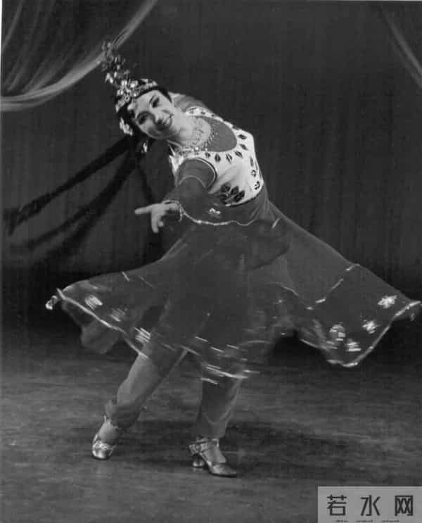 痛悼!阿依吐拉于11月5日凌晨在乌鲁木齐因病去世,享年86岁