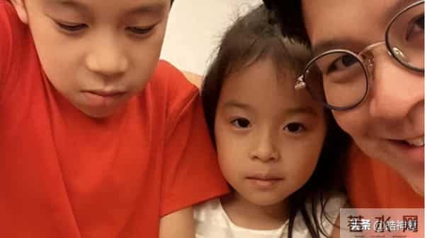 霍中妍近照引热议！集齐奶奶美貌妈妈品格，这才是顶配千金