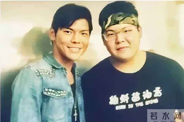 同样是向太的孩子,向佑和哥哥向佐却走向了两条不同的路