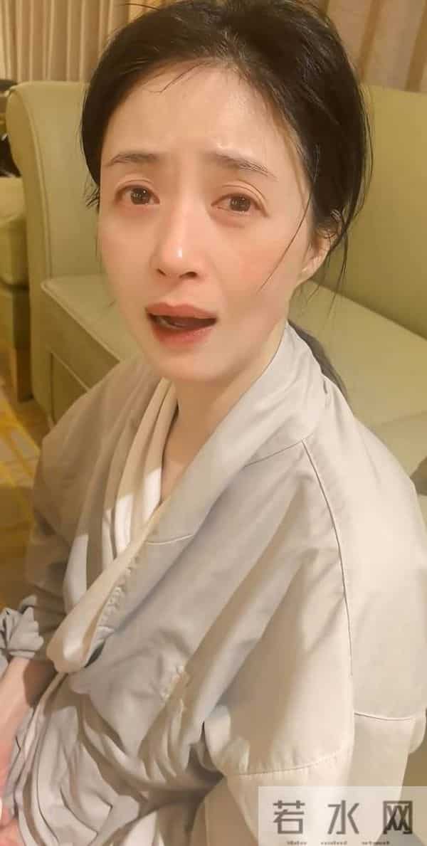 当40岁童谣跟42岁蒋欣站一起,我才彻底明白,女演员气质有多重要