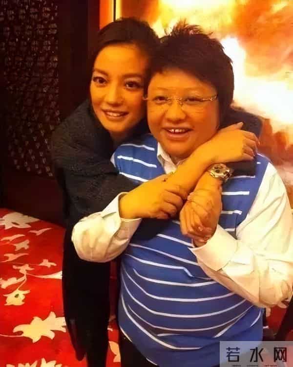 贪污上亿、假慈善?被实名举报的韩红,如今因一个动作被质疑人品