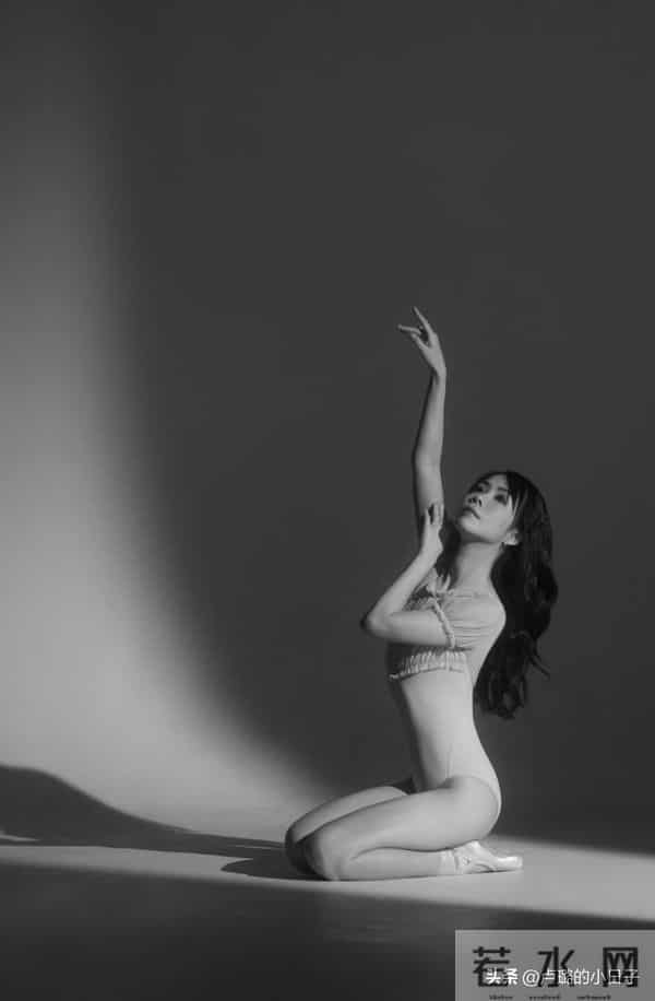 甘比和情敌在较劲，给17岁女儿生日过于低调了！