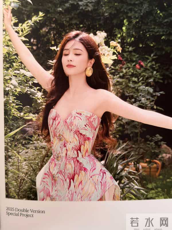 白鹿不要这么考验大家的定力!最近好爱穿抹胸裙啊