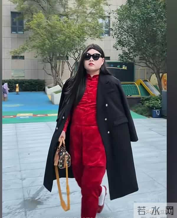 博主模仿李湘冲上热搜，李湘发文晒瘦身照回击，看来她也坐不住了