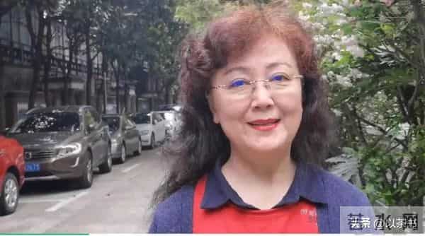 她与军官丈夫恩爱46年零绯闻,如今68岁直面衰老,比扮嫩惊艳