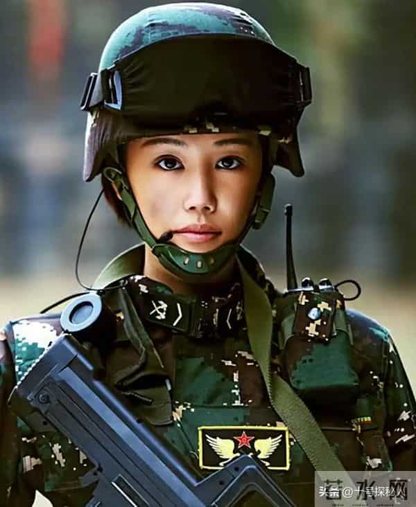 母亲是影后,丈夫是著名演员,公公是央视名嘴,34岁的她却当网红