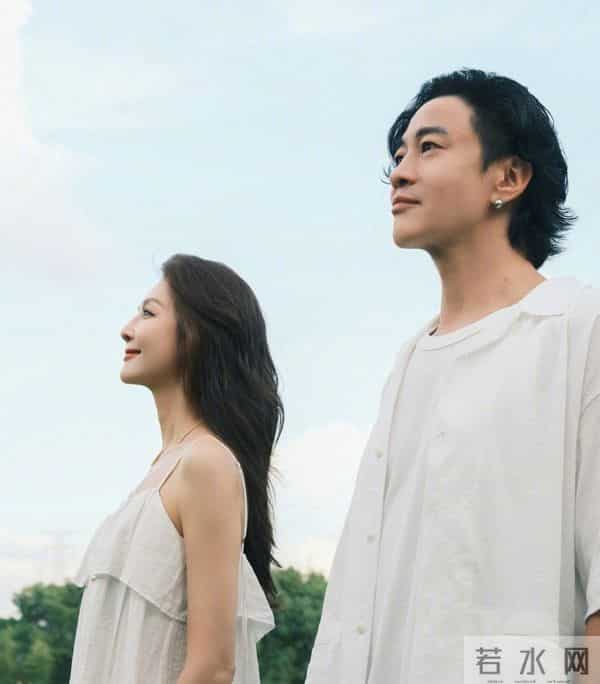 50岁何润东晒夫妻写真，与林姵希高甜撒糖，林姵希气质出众似明星