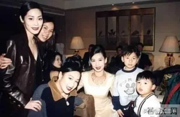 回头一笑百媚生,钟丽缇年轻无人能敌,难怪被称为亚洲性感女神!