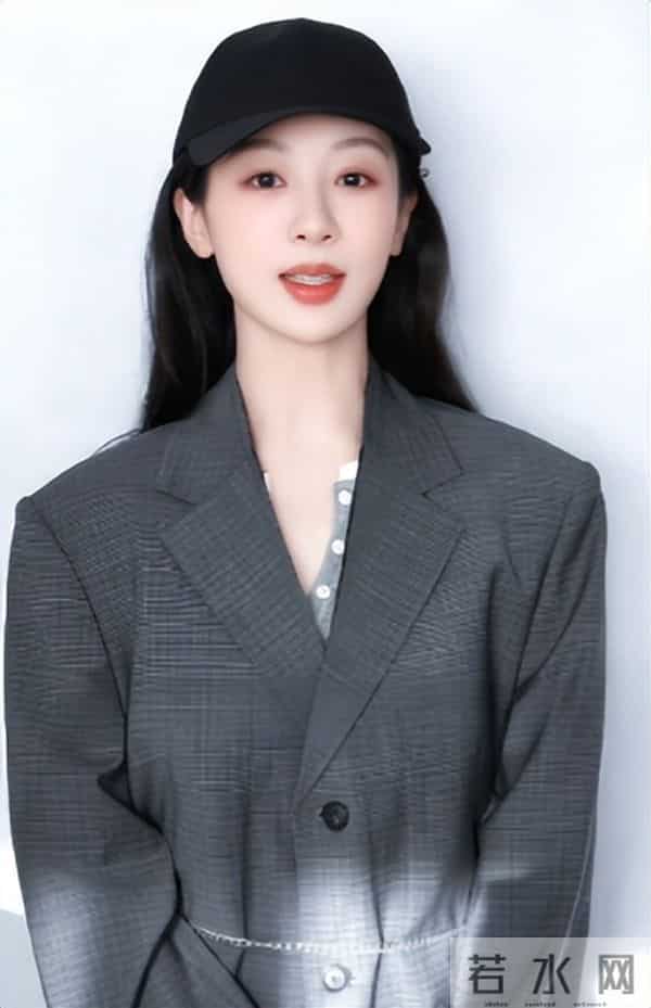 官媒公开“点名”,揭开33岁杨紫真实处境,秦俊杰那番话真没说错