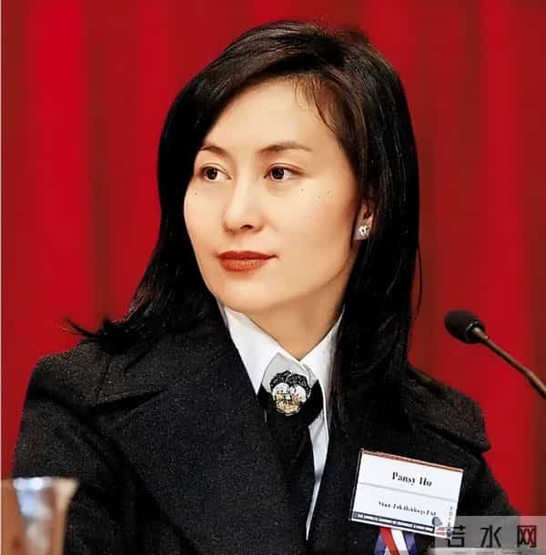 何猷君也没想到，自己63岁的大姐何超琼，竟还能再为赌王家族争光