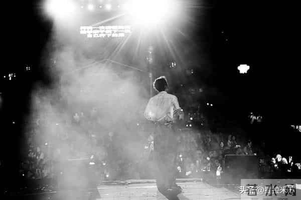 花少7的售后来的真快,让人感到无比自豪!超哥去看张晚意音乐节