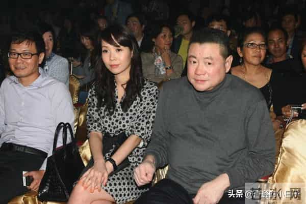 甘比和情敌在较劲，给17岁女儿生日过于低调了！