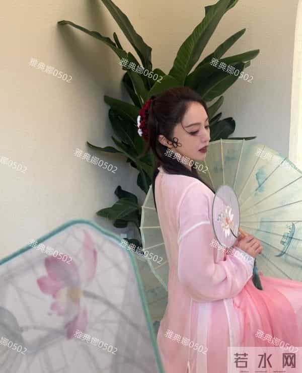 董璇自从二婚后状态肉眼可见的回春了,白蛇造型妩媚不输王祖贤!