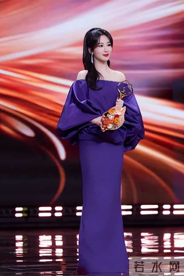 官媒公开“点名”,揭开33岁杨紫真实处境,秦俊杰那番话真没说错