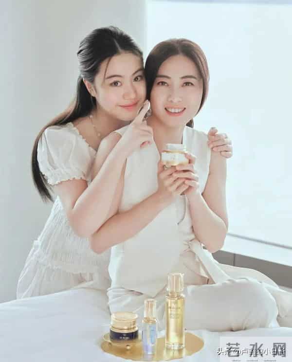 甘比和情敌在较劲，给17岁女儿生日过于低调了！