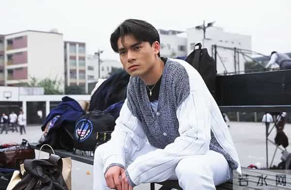 香港艺人海俊杰再发文提太太新情况 感谢古天乐曾志伟公司老板帮忙