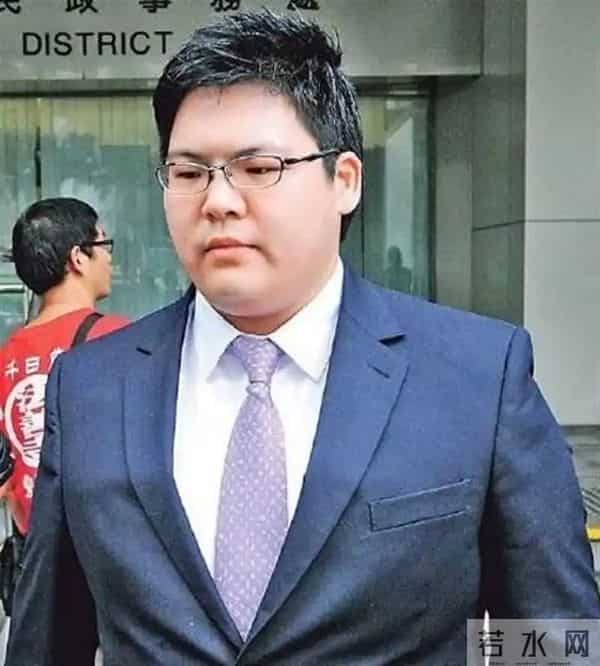 向佑彻底没救了!现身南昌酒吧,新交的女友又胖又颓,烟酒不离手