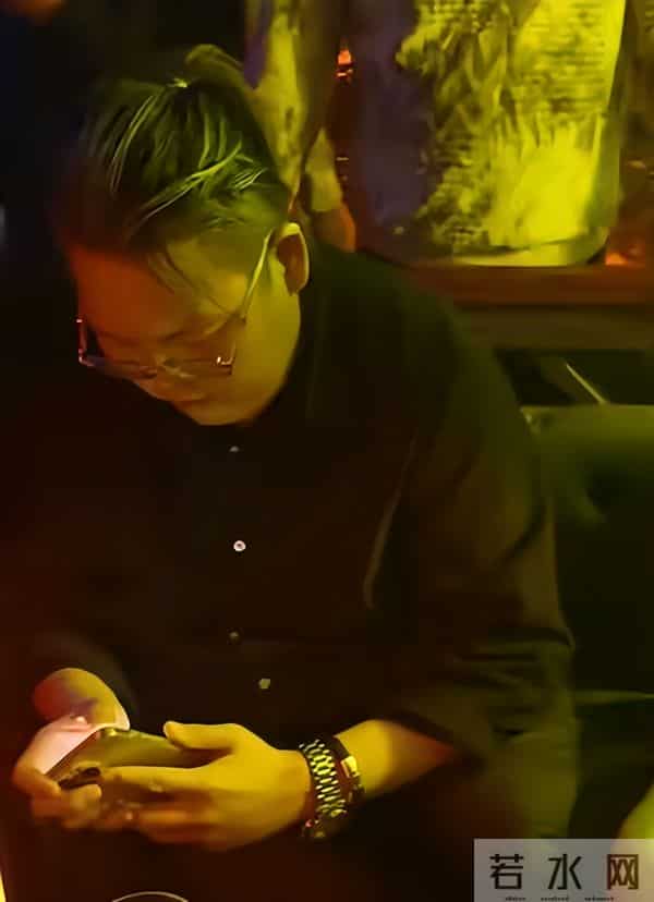 越是上流人越会整事!向太曝李连杰回春内幕,没换心脏邋遢显憔悴