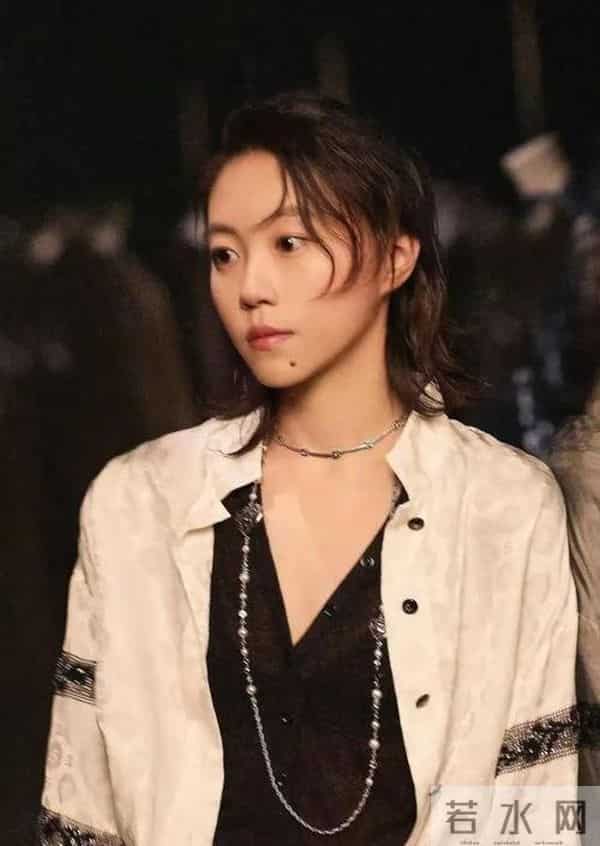 王菲也没想到,“被曝同居”的28岁女儿窦靖童,会走上她的来时路