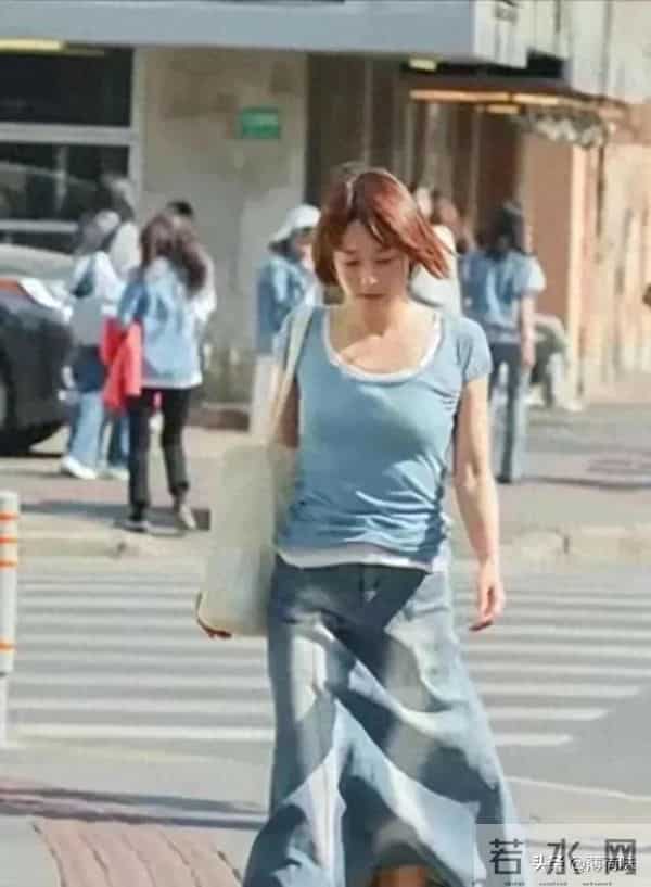 马伊琍都要五十了，这松弛感一般人真比不了，大上海的靓女