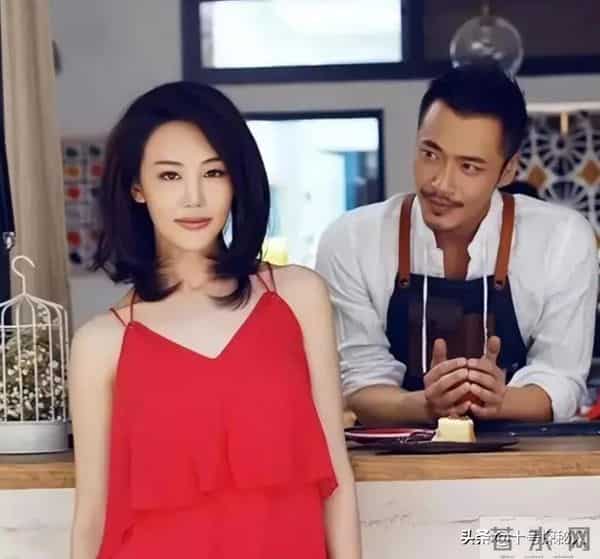 母亲是影后,丈夫是著名演员,公公是央视名嘴,34岁的她却当网红