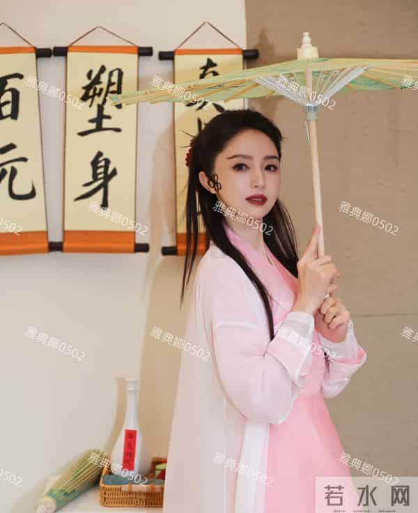 董璇自从二婚后状态肉眼可见的回春了,白蛇造型妩媚不输王祖贤!