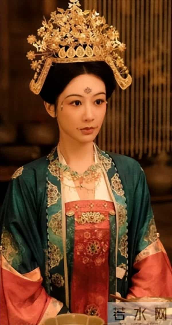 官媒公开“点名”,揭开33岁杨紫真实处境,秦俊杰那番话真没说错