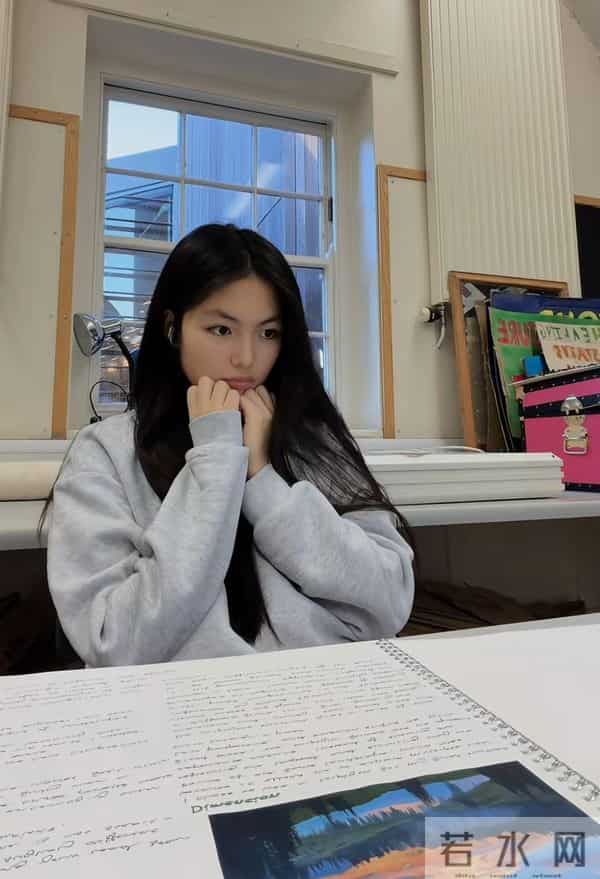 16岁王诗龄晒留学日常,住宿舍周末还在学习,瘦下来五官好像李湘